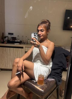 Dolly - Transsexual escort in Mumbai Photo 1 of 5