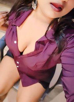 Dolly - escort in Noida Photo 3 of 5