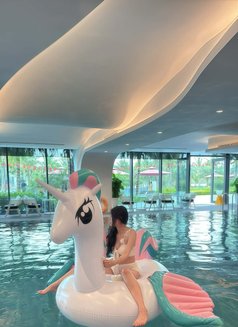 Dolly - escort in Doha Photo 5 of 6