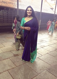 Dollybaby - Transsexual escort in Hyderabad Photo 12 of 18