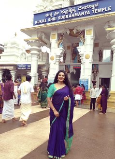 Dollybaby - Transsexual escort in Hyderabad Photo 15 of 18