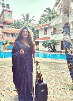 Dollybaby - Transsexual escort in Hyderabad Photo 4 of 19