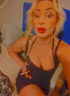 Dollyxxx - Transsexual escort in Oslo Photo 6 of 9