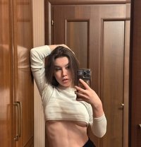 Dolores - puta in Hong Kong Photo 1 of 9