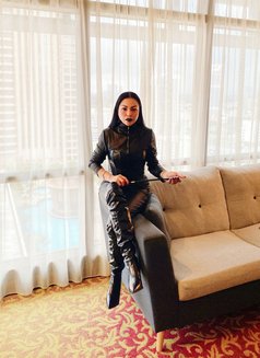 Domina Cleo,The Real ProDomme Dominatrix - Dominadora in Pune Photo 20 of 22
