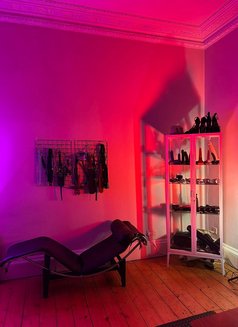 Domina Cora Verified - dominatrix in İstanbul Photo 9 of 10
