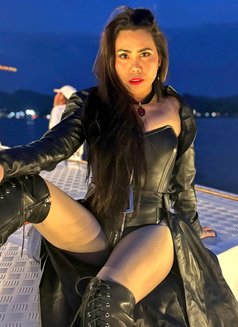 Domina Fire & Queen Kali Rain in Town - Dominadora in Hong Kong Photo 5 of 14