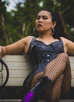 Domina Fire & Queen Kali Rain in Town - Dominadora in Hong Kong Photo 11 of 14