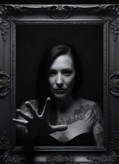 Domina Isida - Dominadora in Athens Photo 13 of 13