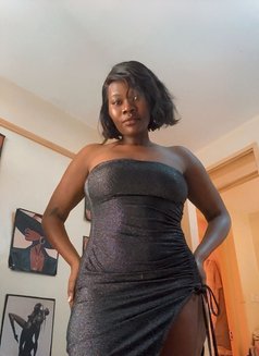 Mistress Dee - dominatrix in Birmingham Photo 8 of 8