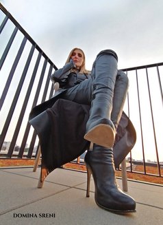 Domina Sreni - Dominadora in Rome Photo 2 of 3