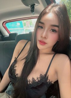 Dominant ladyboy Shantal - Agencia de acompañantes transexuales in Manila Photo 10 of 10