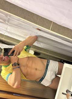 Dominantelorenzo - Acompañantes masculino in Hong Kong Photo 7 of 9