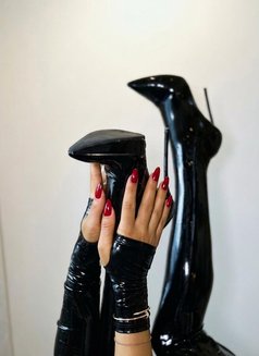 Dominatrix Mistress Lucifera Morningstar - dominatrix in Bali Photo 5 of 6