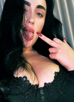 Dominatrix Mistress Elena in Dubai - Dominadora in Dubai Photo 3 of 5