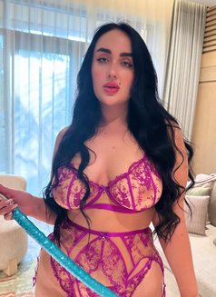 Dominatrix Mistress Elena in Dubai - Dominadora in Dubai Photo 4 of 5