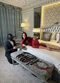 Dominatrix Mistress Elena in Dubai - Dominadora in Dubai Photo 5 of 5