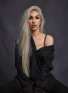 DOMINIC SANTOS - Transsexual escort in Dubai Photo 1 of 8