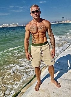 Dominick THE BEST EXPERIENCE - Male escort in Dubai Photo 5 of 5