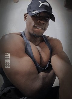 Don Andrew - masseur in Nairobi Photo 1 of 3