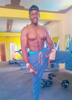 Don Andrew - masseur in Nairobi Photo 2 of 3