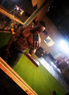 Don Andrew - masseur in Nairobi Photo 3 of 3