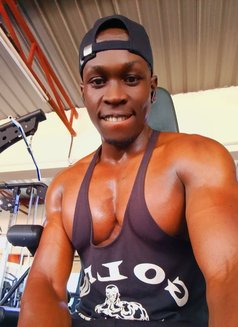 Don Andrew - masseur in Nairobi Photo 3 of 6