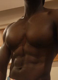 Don Andrew - masseur in Nairobi Photo 5 of 6