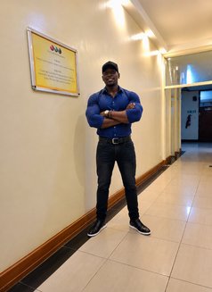 Don Andrew - masseur in Nairobi Photo 3 of 3