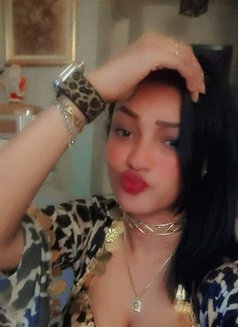 Donia - escort in Cairo Photo 2 of 3