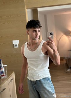 Donik 20 sm - Male escort in Riyadh Photo 8 of 9