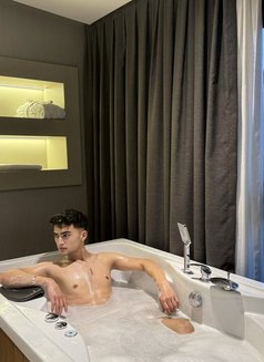 Donik - Male escort in İstanbul Photo 4 of 8