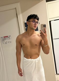 Donik - Male escort in İstanbul Photo 7 of 8