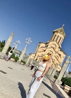 Donya - puta in Muscat Photo 1 of 5