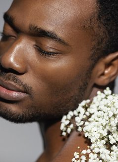 Dooior - Male escort in Accra Photo 1 of 3