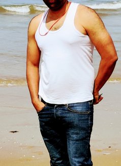 Doorstep Body Massage by Male Therapist - Male escort in Pune Photo 1 of 1