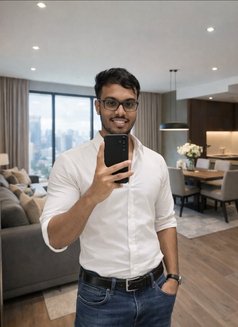 Dope Boy - Male escort in Colombo Photo 1 of 3