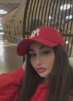 Dora - escort in Tirana Photo 4 of 6