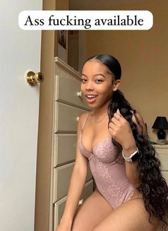 Dora - puta in Muscat Photo 2 of 2