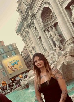 Dora European Nympho - puta in Hong Kong Photo 9 of 13