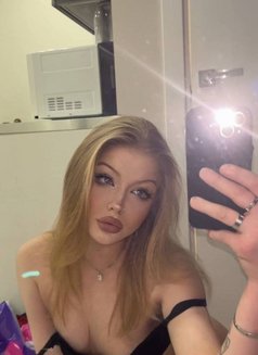 Dora - escort in Hong Kong Photo 1 of 6