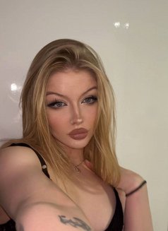 Dora - escort in Hong Kong Photo 3 of 6