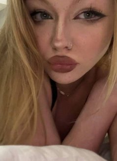 Dora - escort in Hong Kong Photo 5 of 6