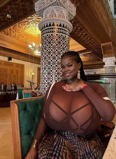 Doreen - escort in Dubai Photo 2 of 4