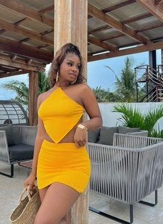 Doris - escort in Abu Dhabi Photo 1 of 2