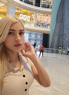 French Blonde Student 21yr - Onlyfans - puta in Dubai Photo 10 of 16