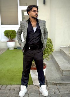 Dr. David Islamabad - Acompañantes masculino in Islamabad Photo 1 of 29