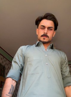 Dr. David Islamabad - Acompañantes masculino in Islamabad Photo 3 of 29