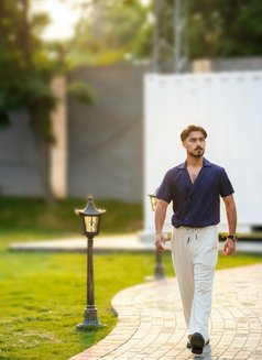 Dr. David Islamabad - Acompañantes masculino in Islamabad Photo 7 of 29