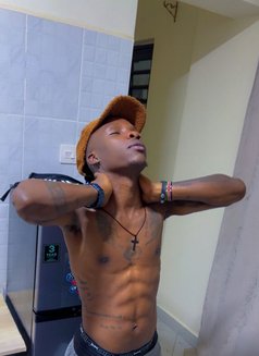 Dr M - Masajista in Nairobi Photo 2 of 4